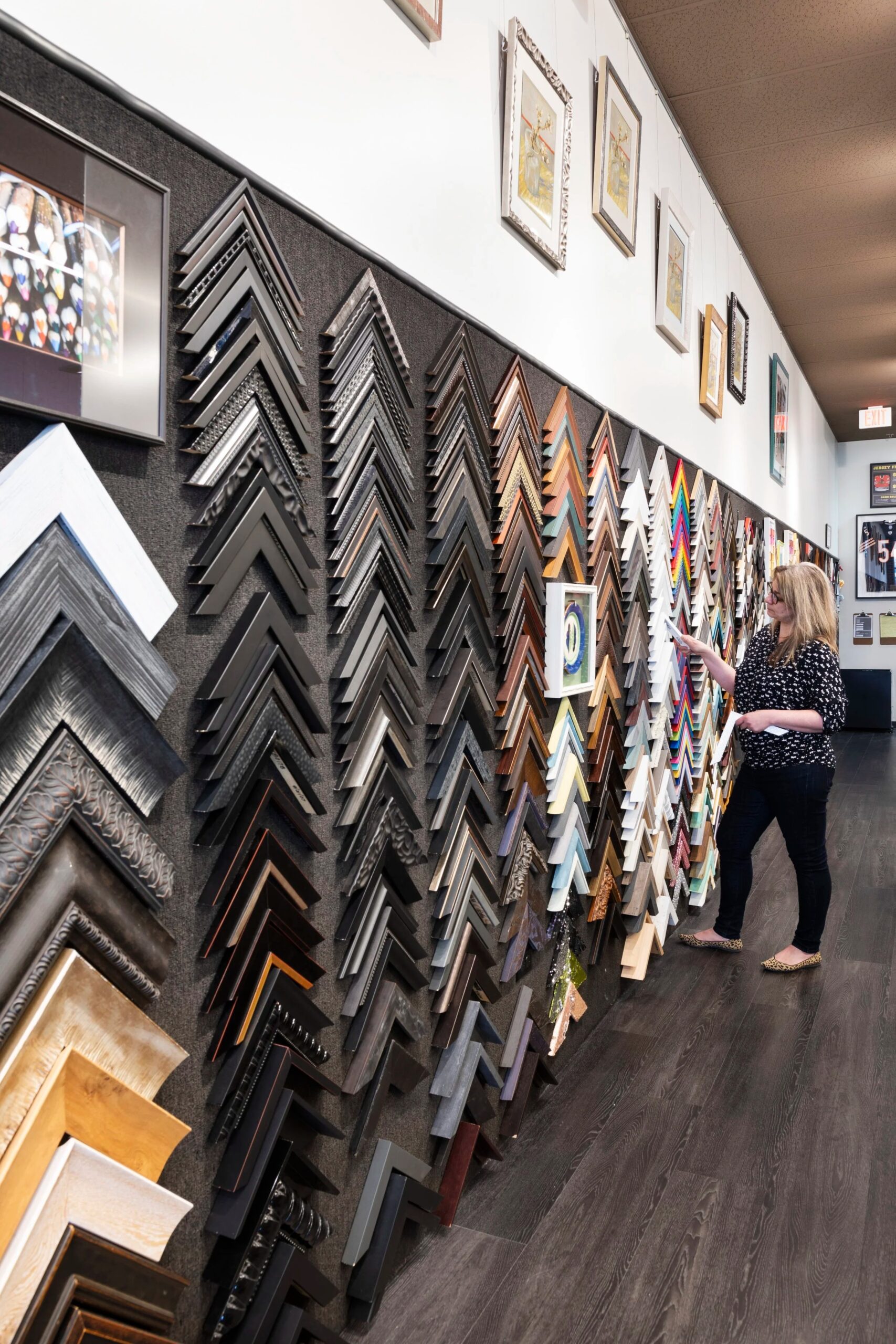 Best Framer in Dubai | Mussawir Framers